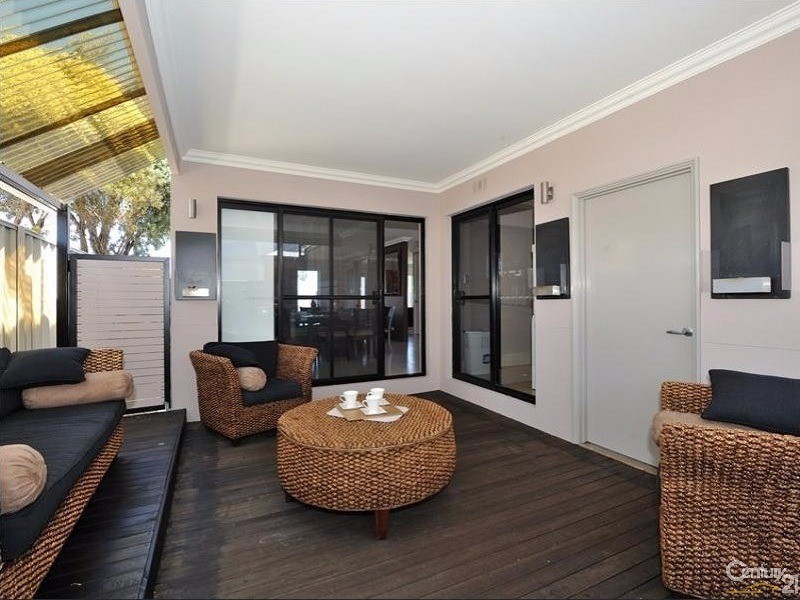 10D Parkin Street, Rockingham WA 6168