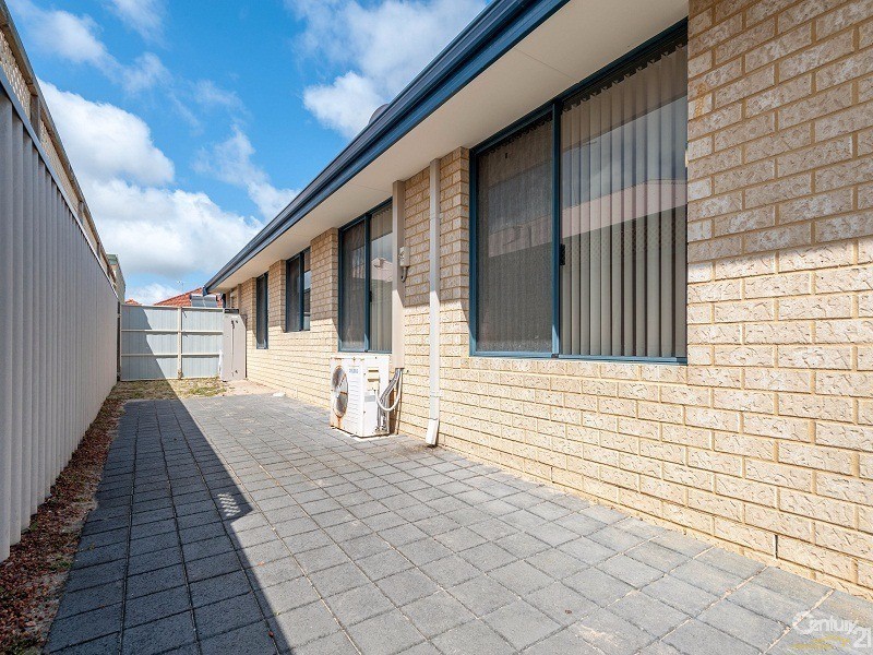 51 Zaragoza Drive, Port Kennedy WA 6172