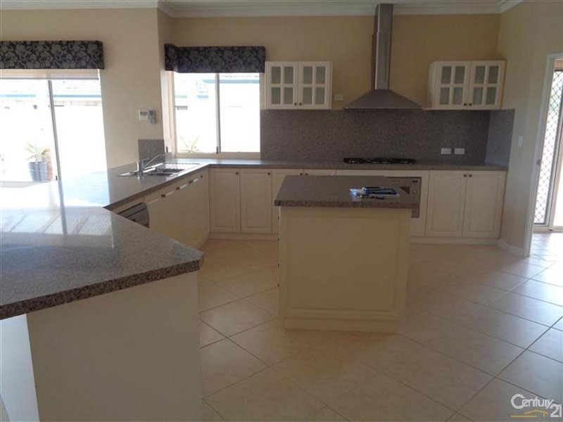 10 Sao Jorge Green, Secret Harbour WA 6173