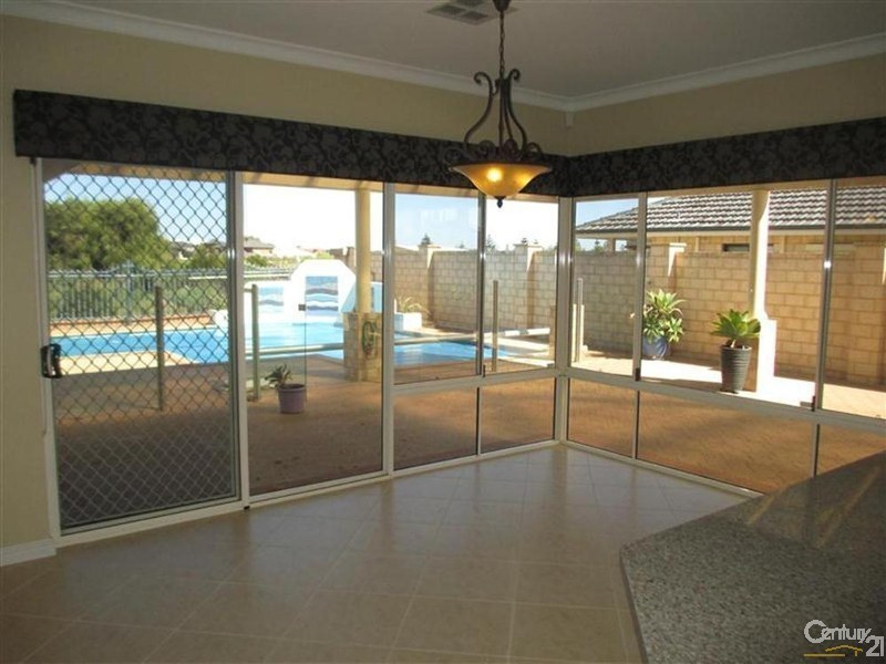 10 Sao Jorge Green, Secret Harbour WA 6173