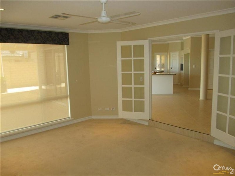 10 Sao Jorge Green, Secret Harbour WA 6173