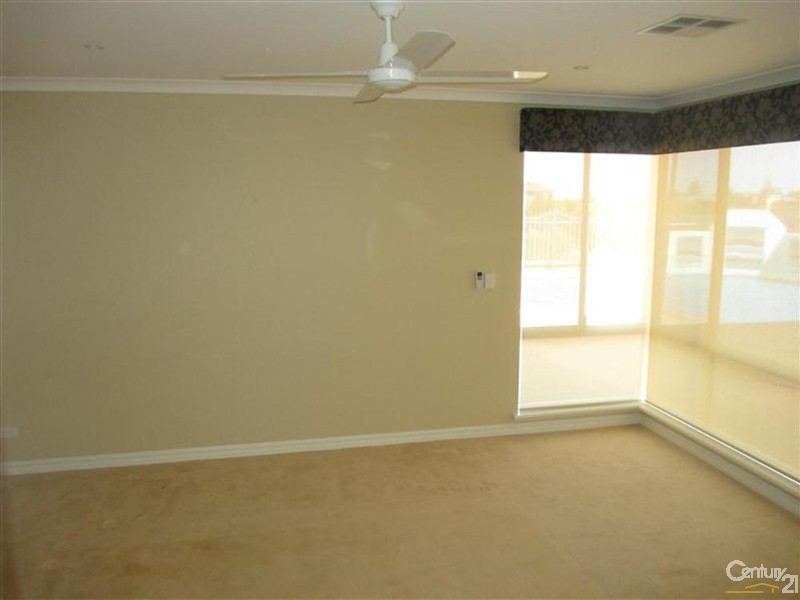 10 Sao Jorge Green, Secret Harbour WA 6173