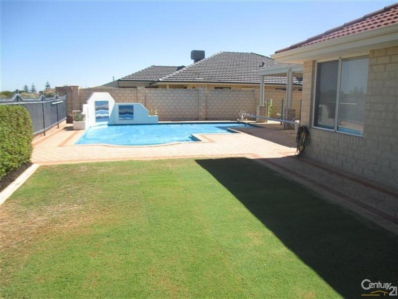 10 Sao Jorge Green, Secret Harbour WA 6173