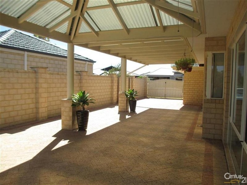 10 Sao Jorge Green, Secret Harbour WA 6173