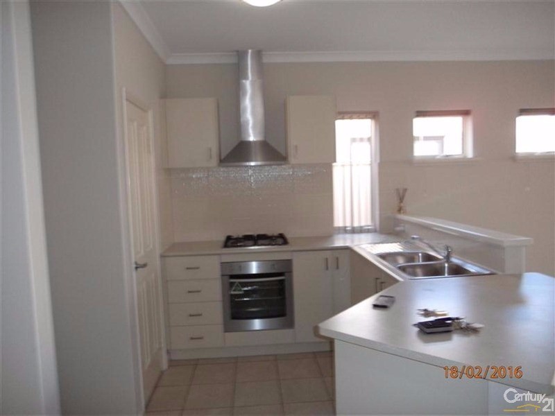 9/16 Westlinton Circle, Waikiki WA 6169
