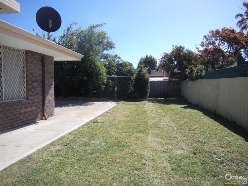 13 Mataitai Loop, Cooloongup WA 6168