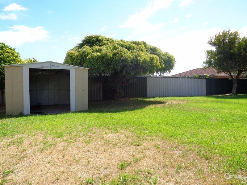 10 Labyrinth Street, Waikiki WA 6169