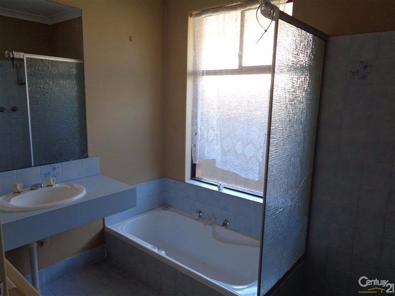 27 Hartland Way, Warnbro WA 6169