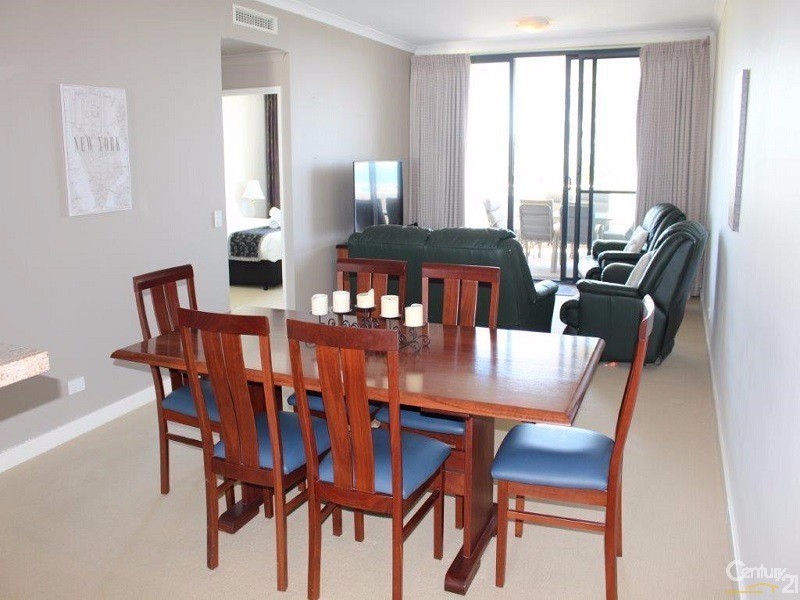 25/17  Rockingham Beach Road, Rockingham WA 6168