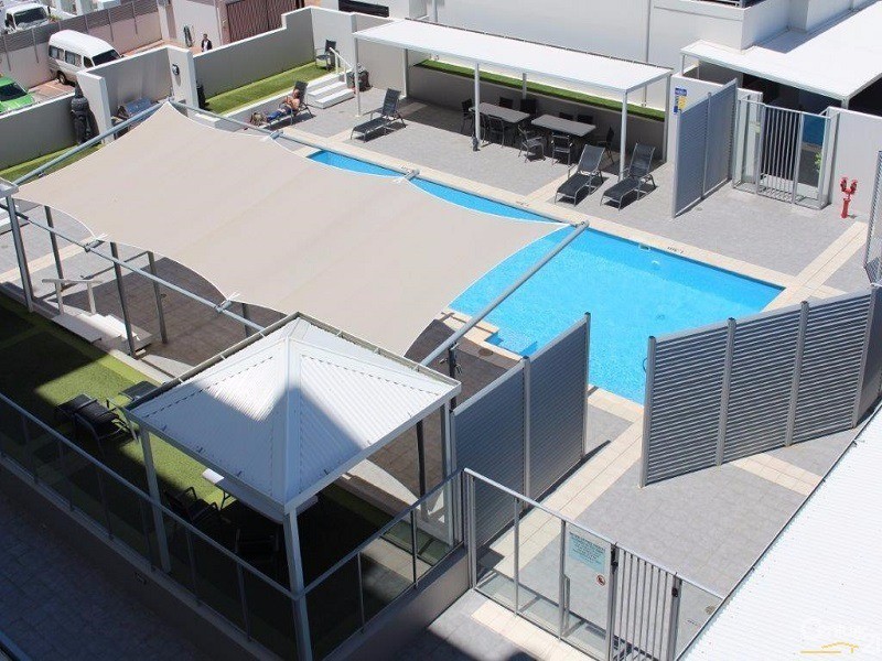 25/17  Rockingham Beach Road, Rockingham WA 6168