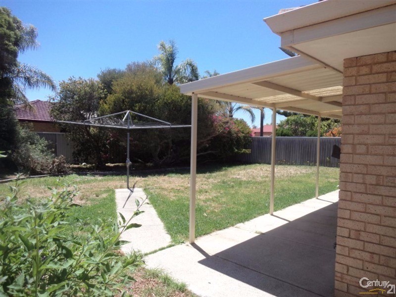 35 Gumnut Crescent, Safety Bay WA 6169