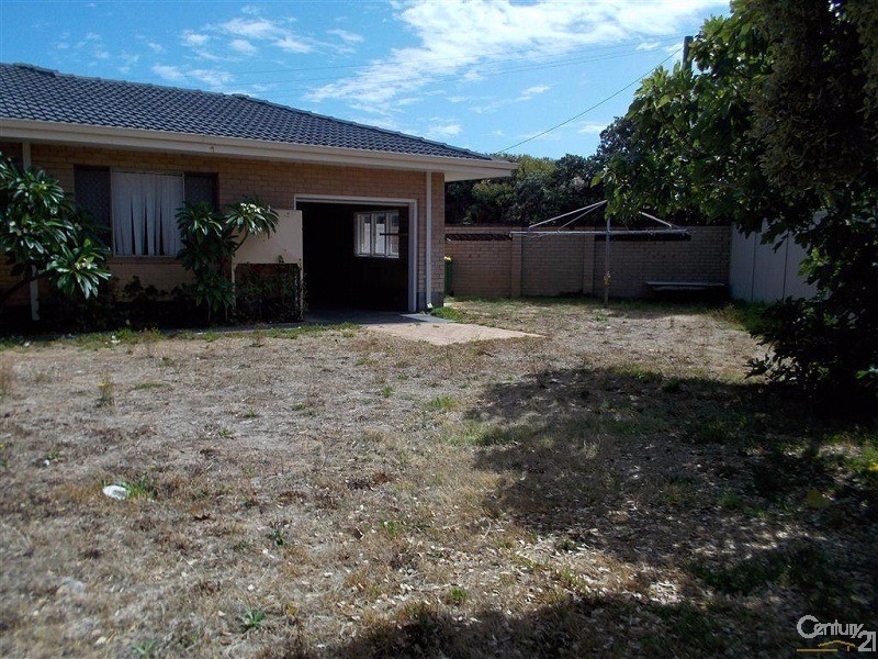 14 Dolphin Road, Safety Bay WA 6169