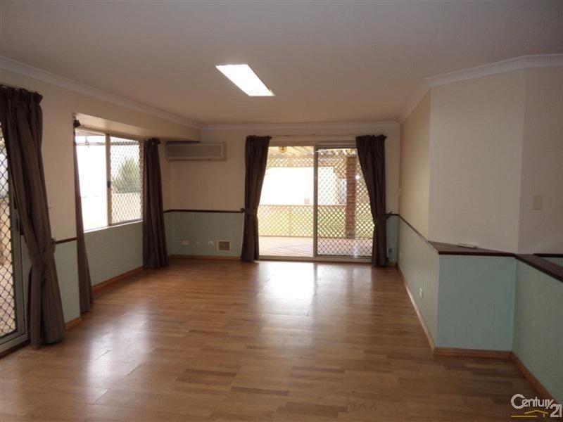 11 Palmer Street, Warnbro WA 6169