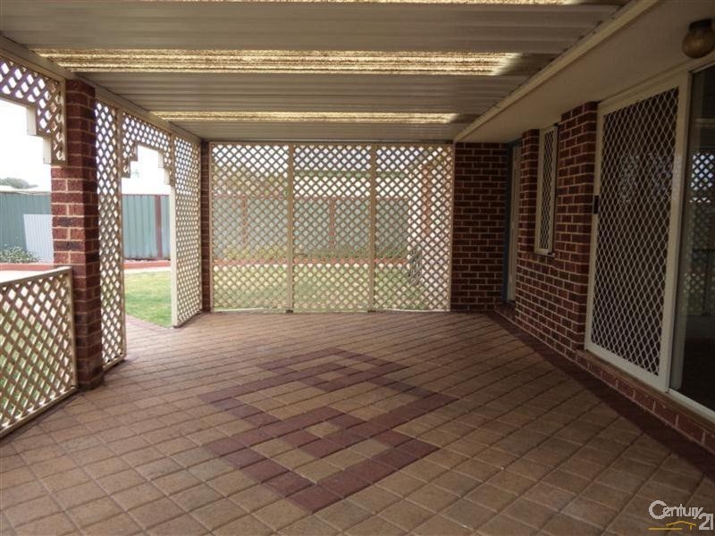 11 Palmer Street, Warnbro WA 6169