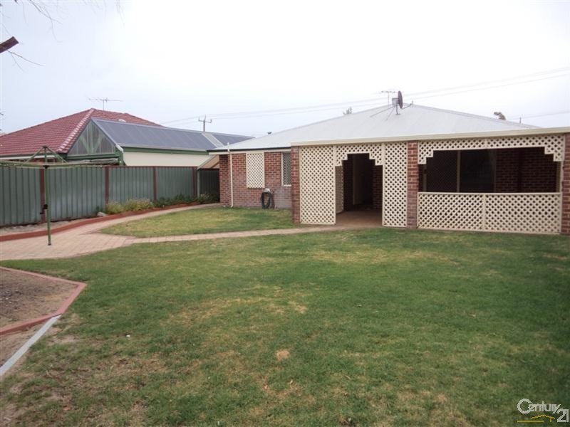 11 Palmer Street, Warnbro WA 6169