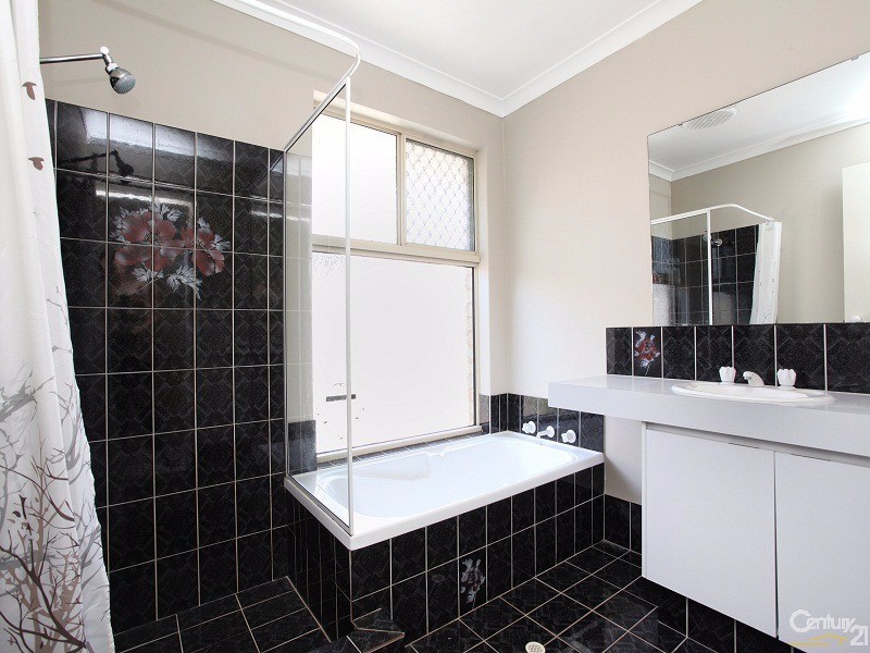 4 Cardinal Gardens, Warnbro WA 6169