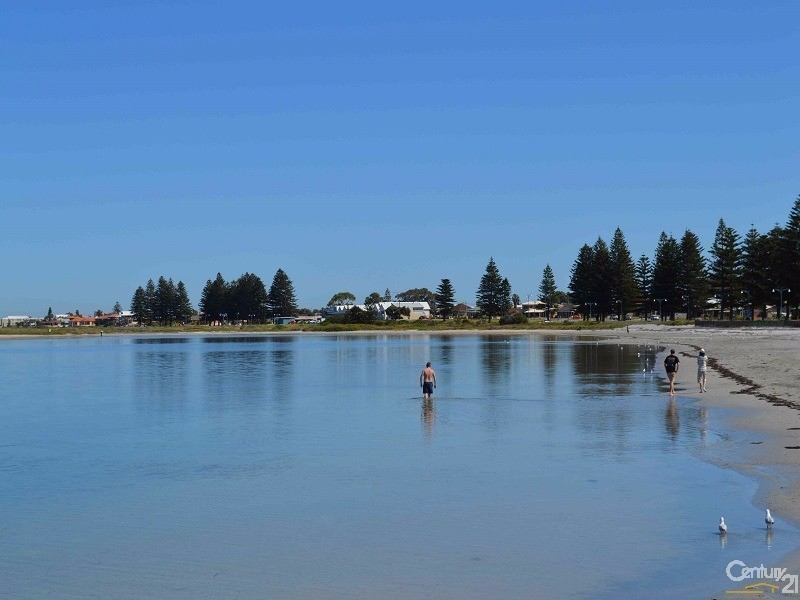 13 Costa Brava Place, Safety Bay WA 6169