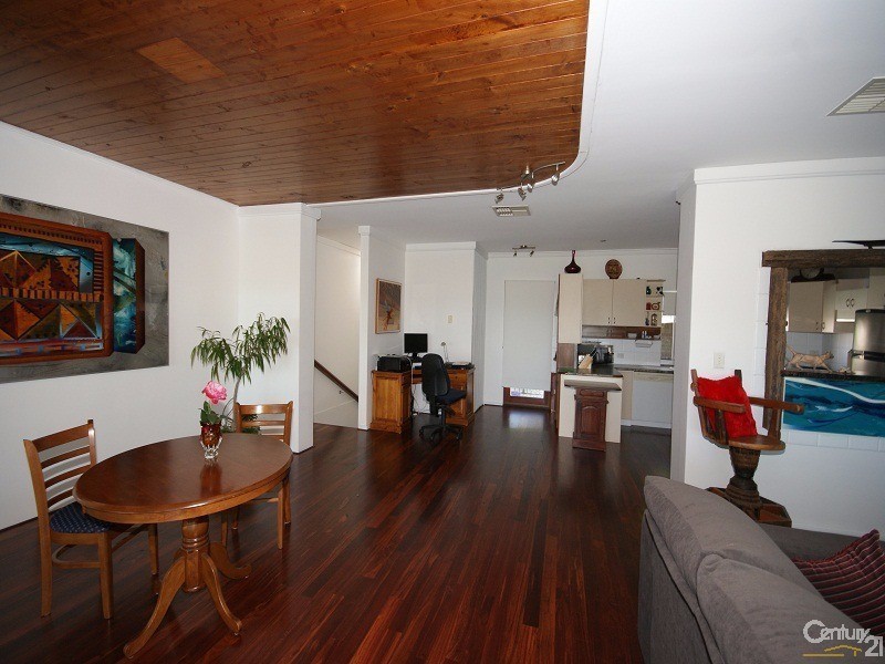 183 Rockingham Beach Road, Rockingham WA 6168