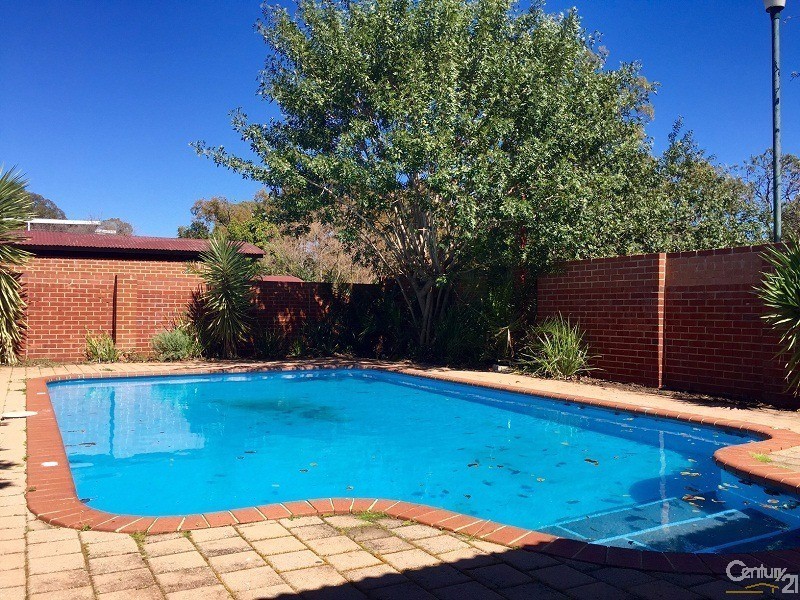 13/14 Canham Way, Orelia WA 6167