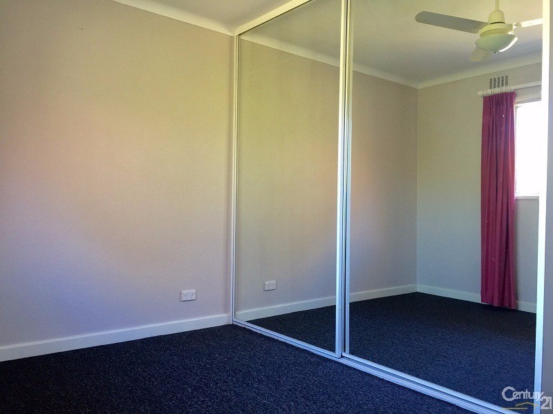 13/14 Canham Way, Orelia WA 6167