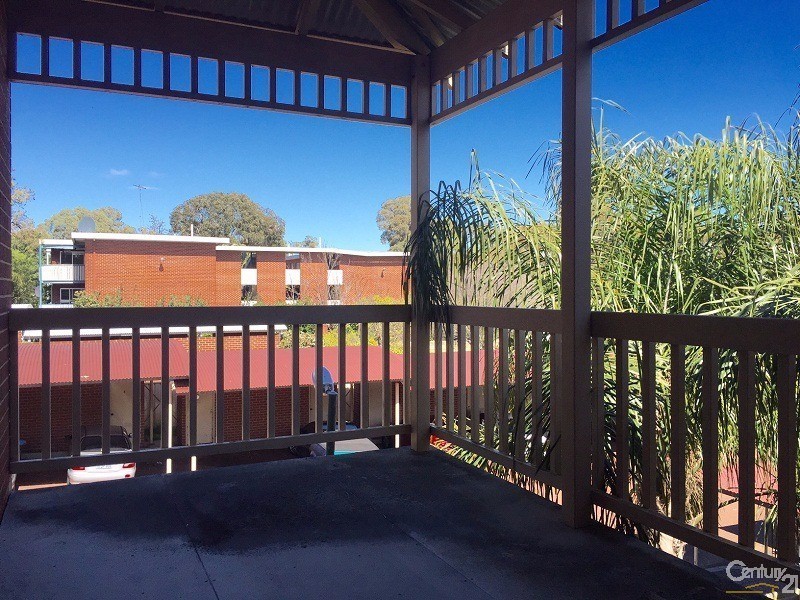 13/14 Canham Way, Orelia WA 6167