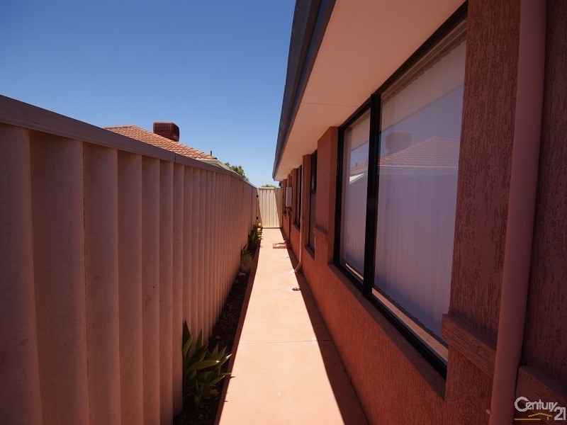 13 Redfin Close, Warnbro WA 6169