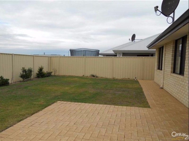 9 Cronulla Road, Secret Harbour WA 6173