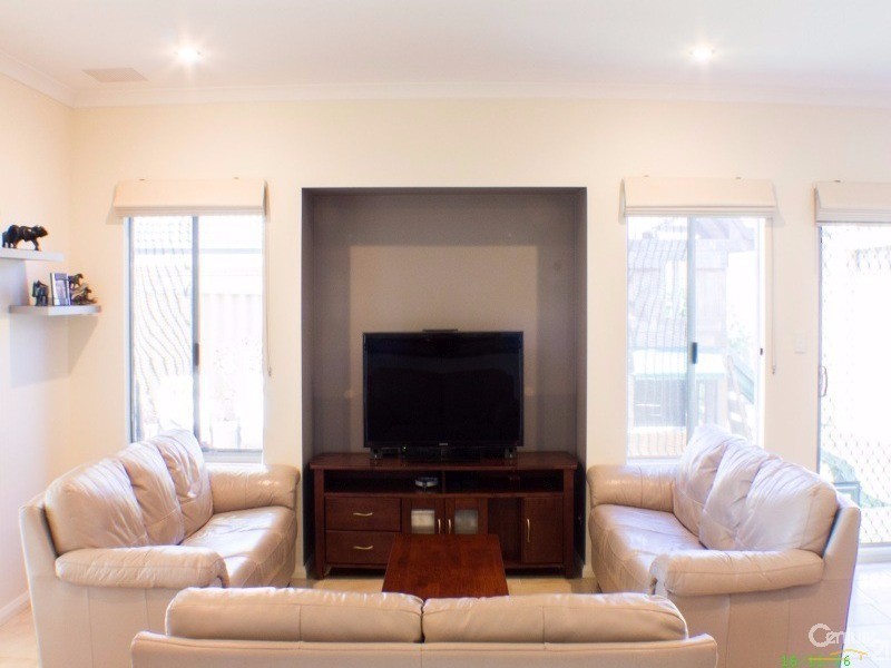 10 Montmartre Green, Port Kennedy WA 6172