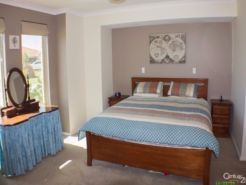 10 Montmartre Green, Port Kennedy WA 6172