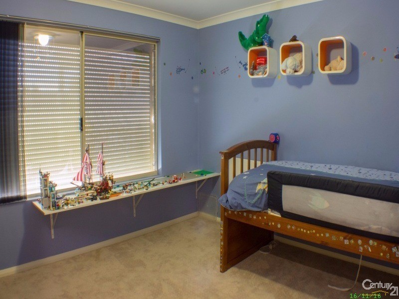 10 Montmartre Green, Port Kennedy WA 6172