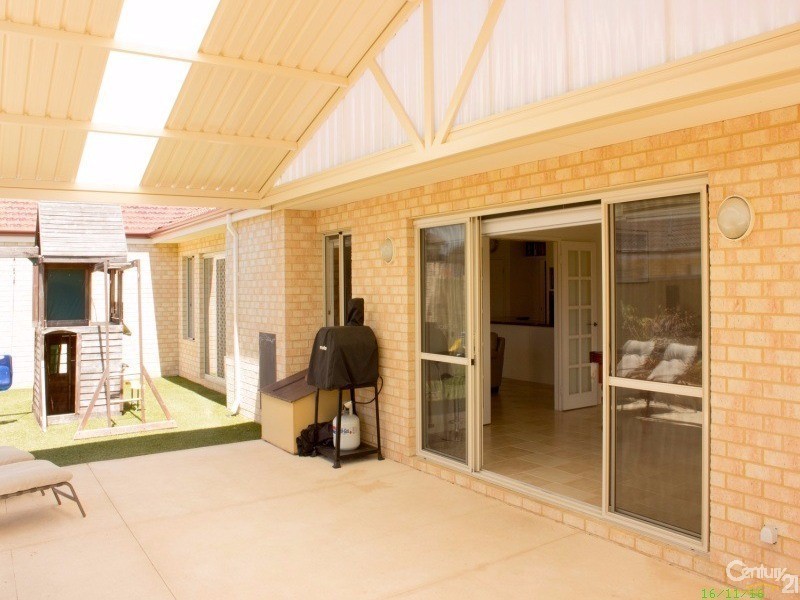 10 Montmartre Green, Port Kennedy WA 6172