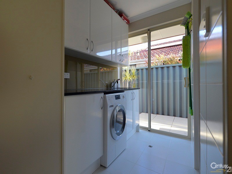 10 Silvertop Circle, Warnbro WA 6169