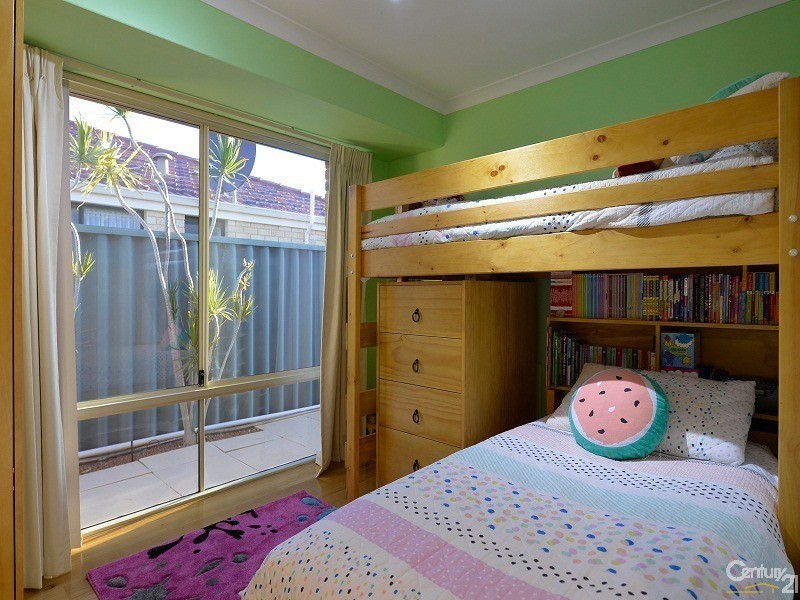 10 Silvertop Circle, Warnbro WA 6169