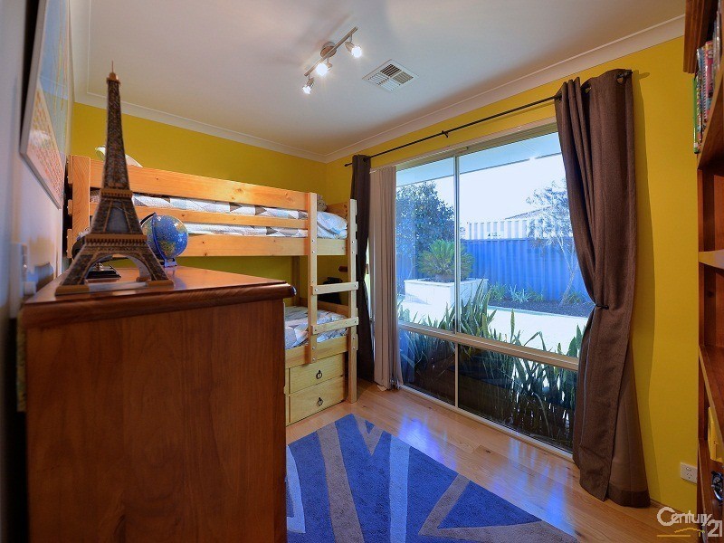 10 Silvertop Circle, Warnbro WA 6169