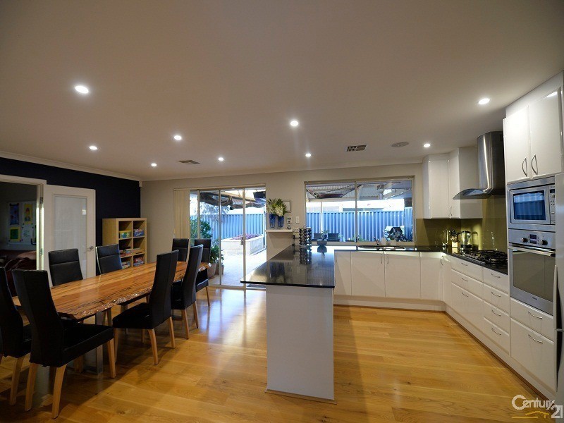 10 Silvertop Circle, Warnbro WA 6169