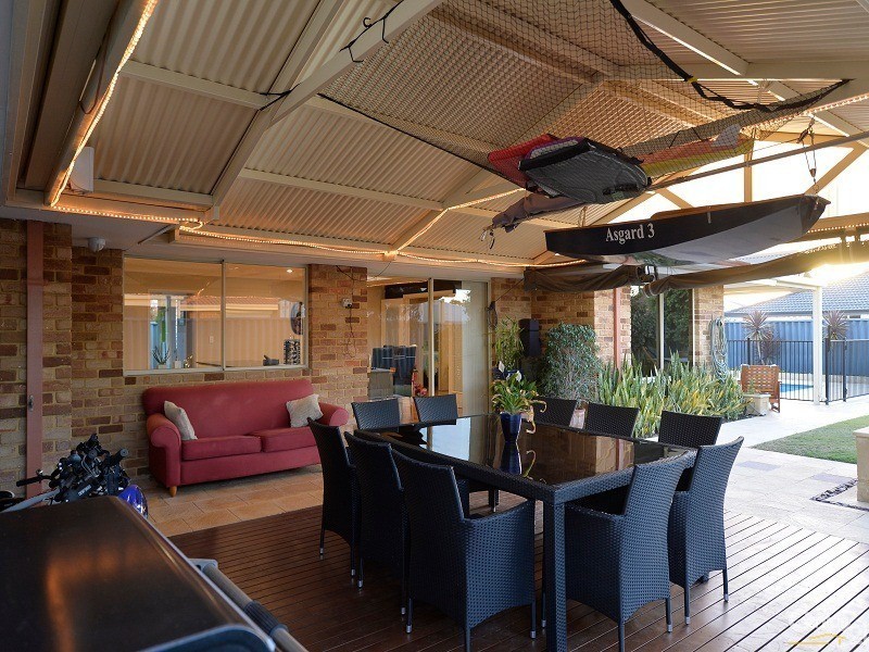 10 Silvertop Circle, Warnbro WA 6169