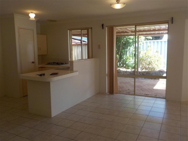 13 Parkland Drive, Warnbro WA 6169
