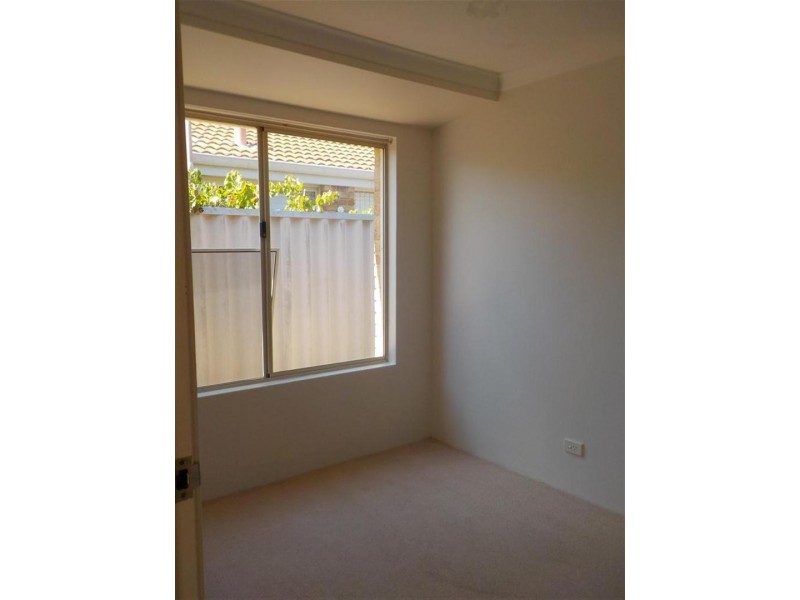13 Parkland Drive, Warnbro WA 6169