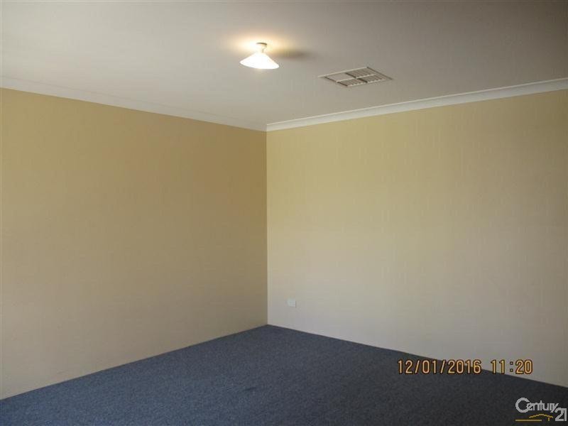 102 Hawker Street, Shoalwater WA 6169