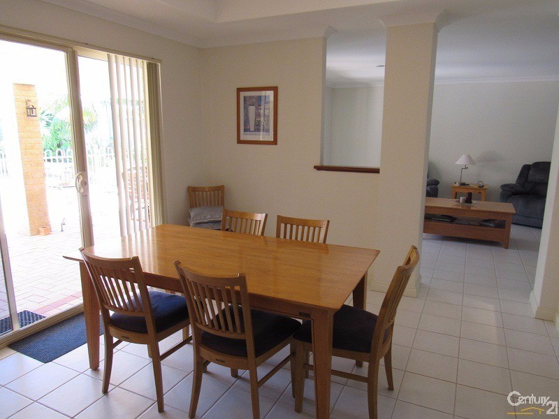 14 Bayeux Avenue, Port Kennedy WA 6172