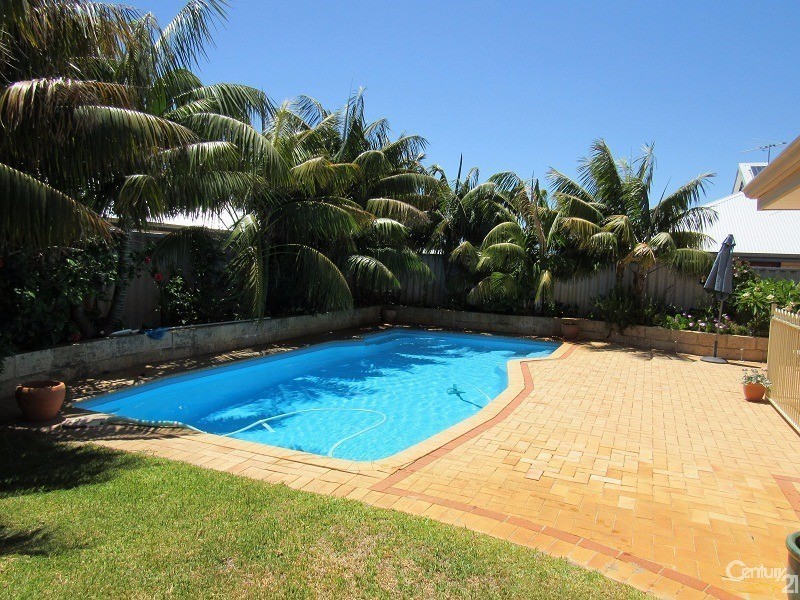 14 Bayeux Avenue, Port Kennedy WA 6172