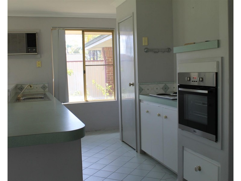 17 Kentia Close, Warnbro WA 6169