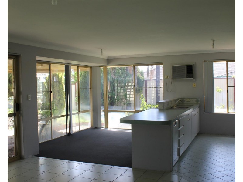 17 Kentia Close, Warnbro WA 6169