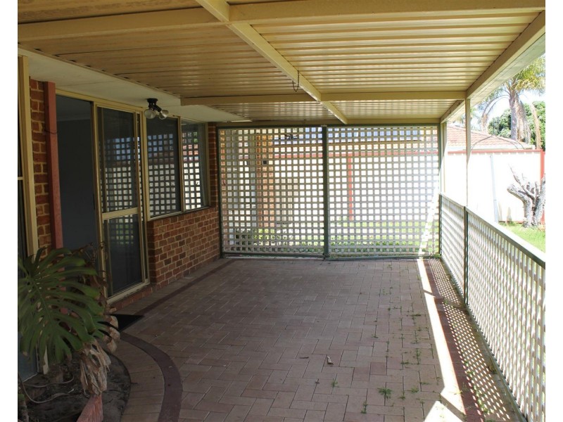 17 Kentia Close, Warnbro WA 6169