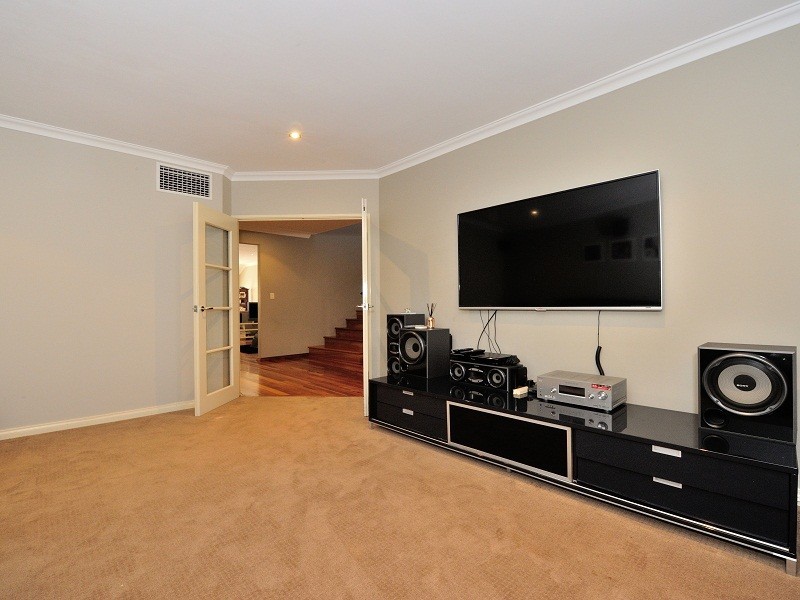 13 Lowlands Crescent, Secret Harbour WA 6173