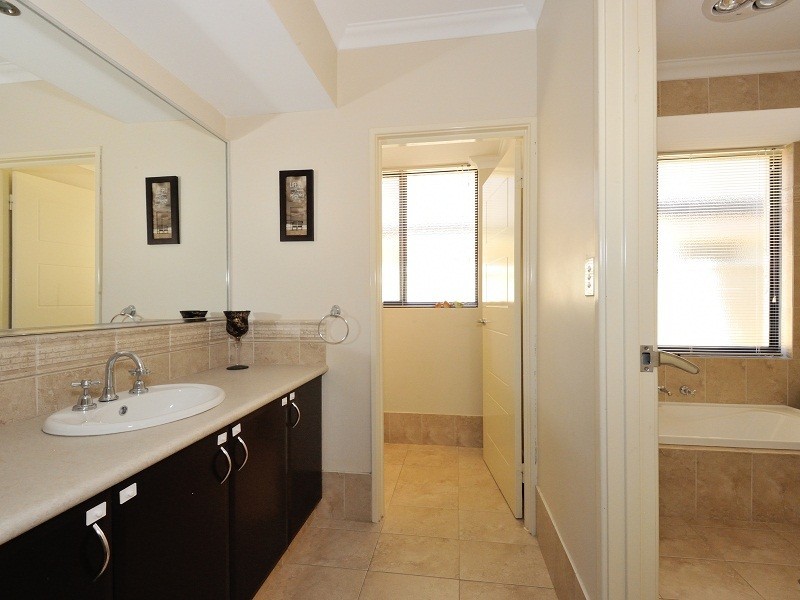 13 Lowlands Crescent, Secret Harbour WA 6173