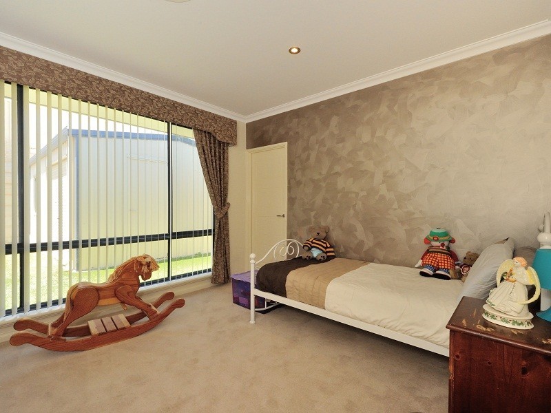 13 Lowlands Crescent, Secret Harbour WA 6173