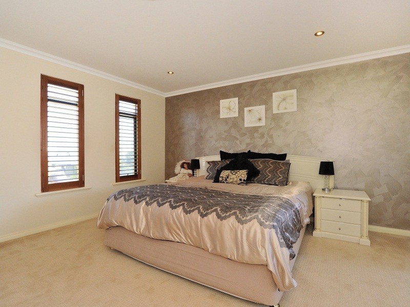 13 Lowlands Crescent, Secret Harbour WA 6173