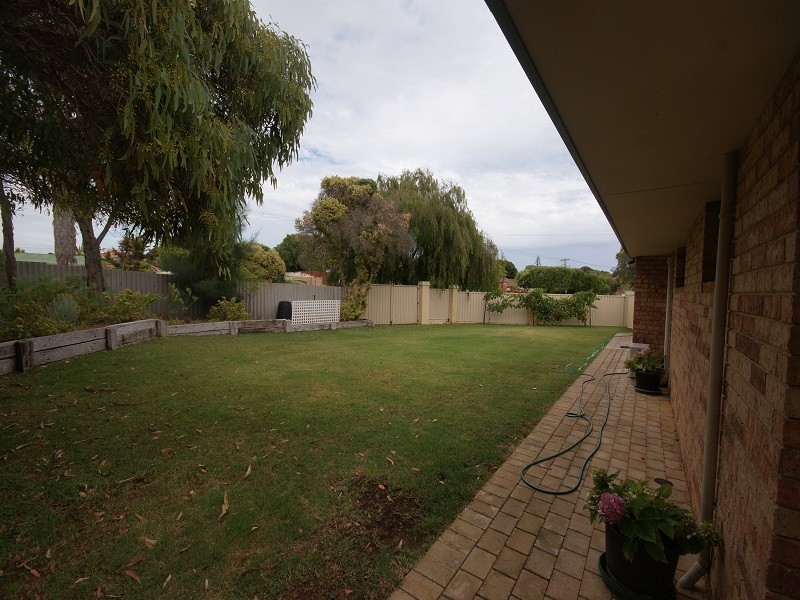 14 Ecclestone Street, Warnbro WA 6169