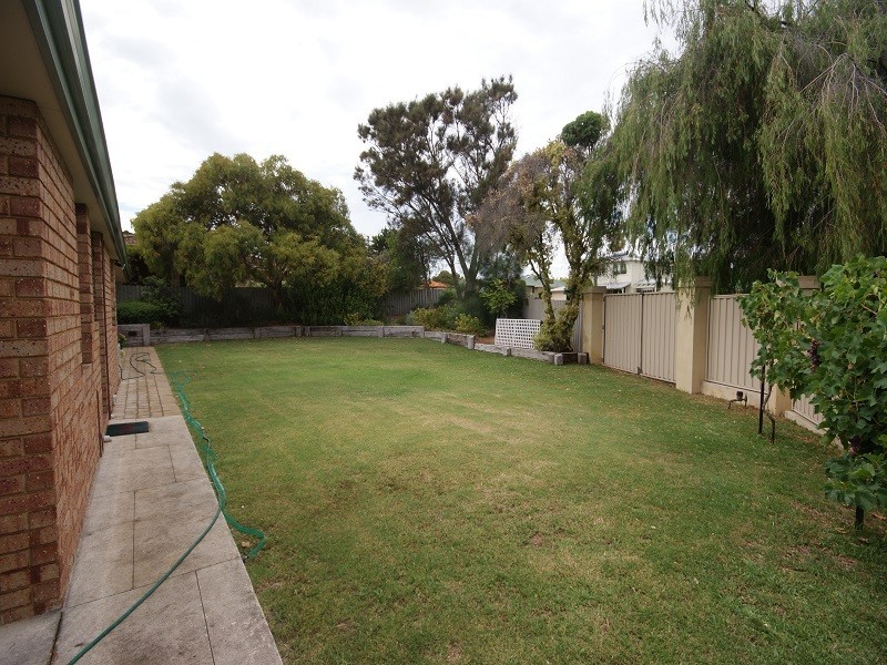 14 Ecclestone Street, Warnbro WA 6169